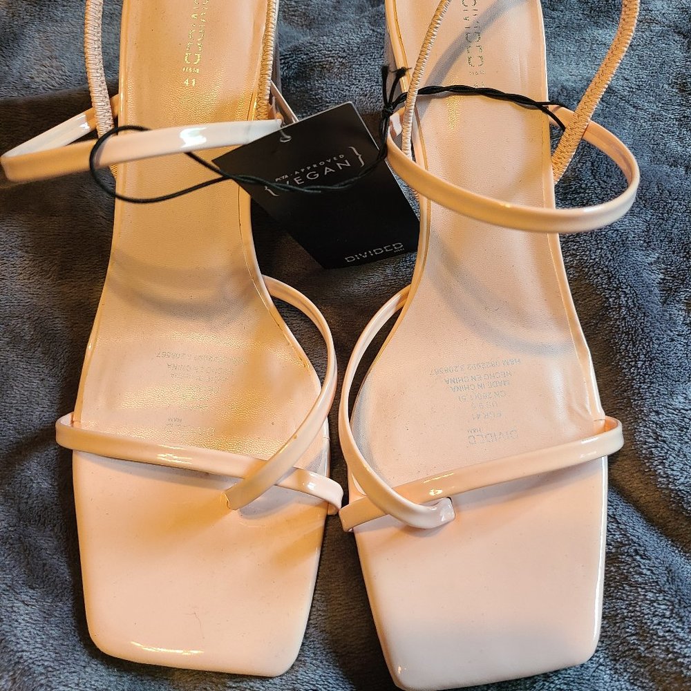 NWOT Light pink/Nude heels